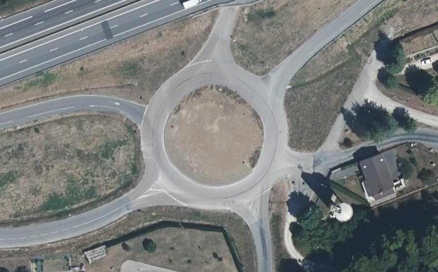 Vue aérienne du Rond-point anonyme n°28289638