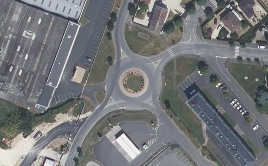 Vue aérienne du Rond-point anonyme n°28290038