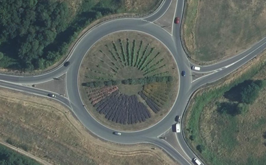 Vue aérienne du Rond-point anonyme n°28290863