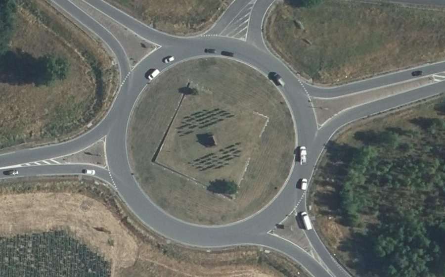 Vue aérienne du Rond-point anonyme n°28290866