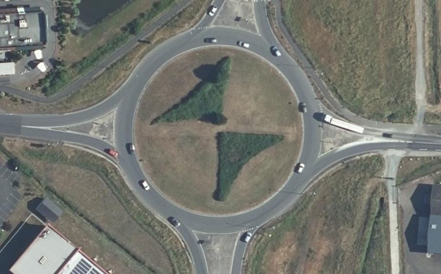 Vue aérienne du Rond-point anonyme n°28290868