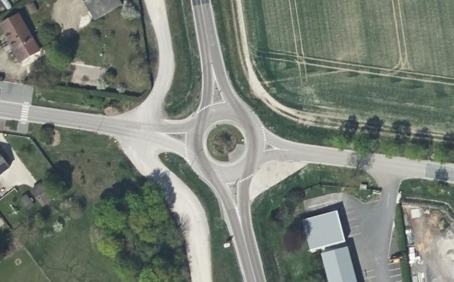 Vue aérienne du Rond-point anonyme n°28291502