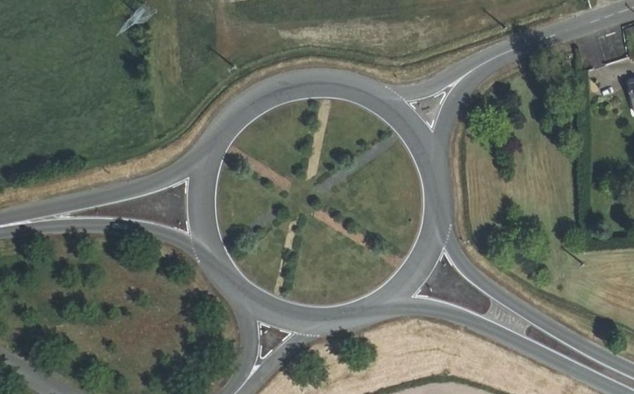 Vue aérienne du Rond-point anonyme n°28292049