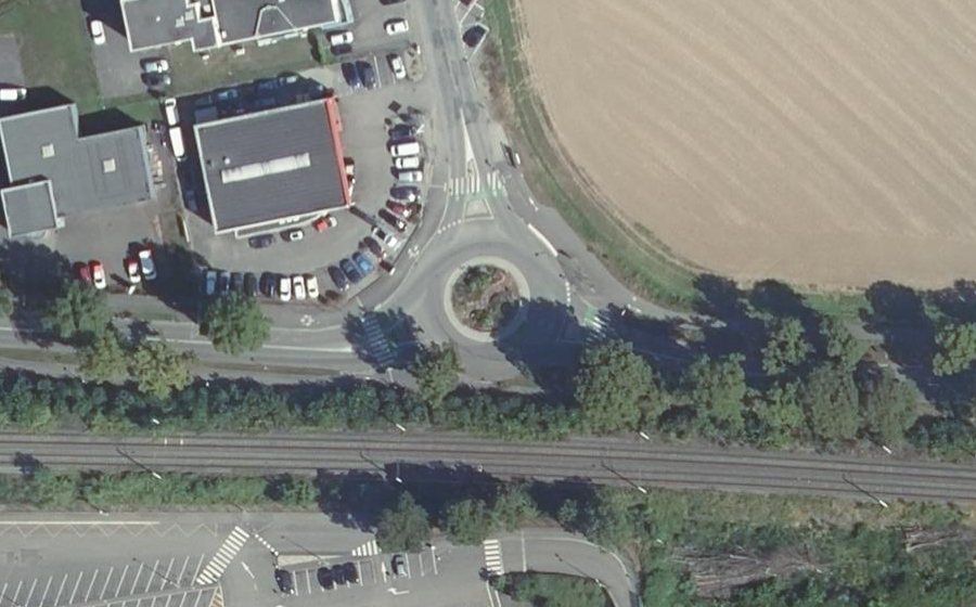 Vue aérienne du Rond-point anonyme n°28292864