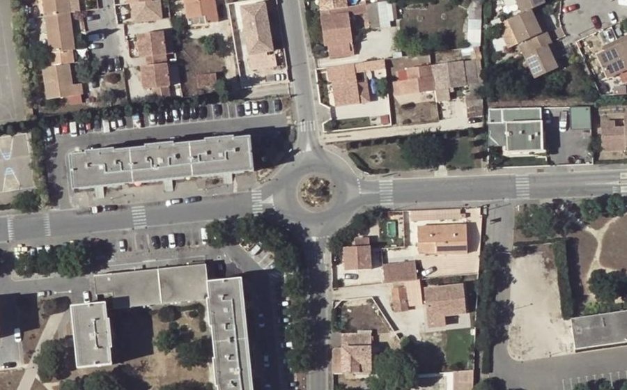 Vue aérienne du Rond-point anonyme n°28292865