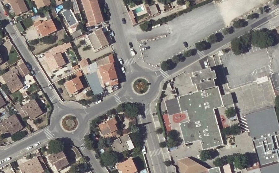 Vue aérienne du Rond-point anonyme n°28293191