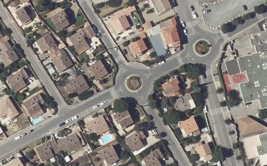 Vue aérienne du Rond-point anonyme n°28293194