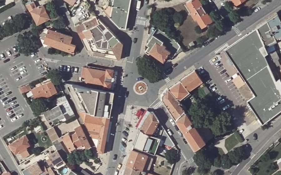 Vue aérienne du Rond-Point Général de Gaulle et 18 Juin 1940