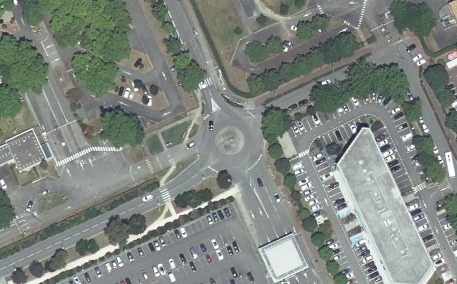 Vue aérienne du Rond-point anonyme n°28301848