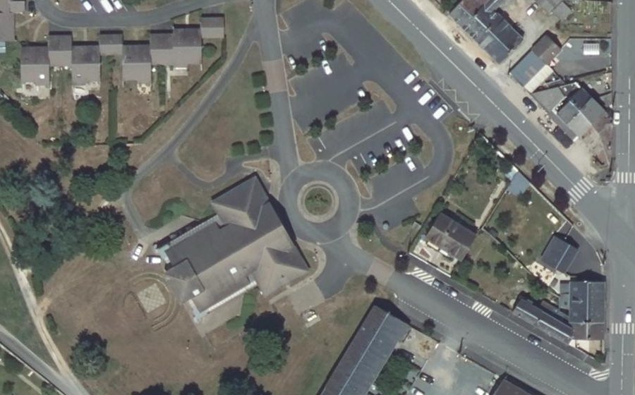 Vue aérienne du Rond-point anonyme n°283021636