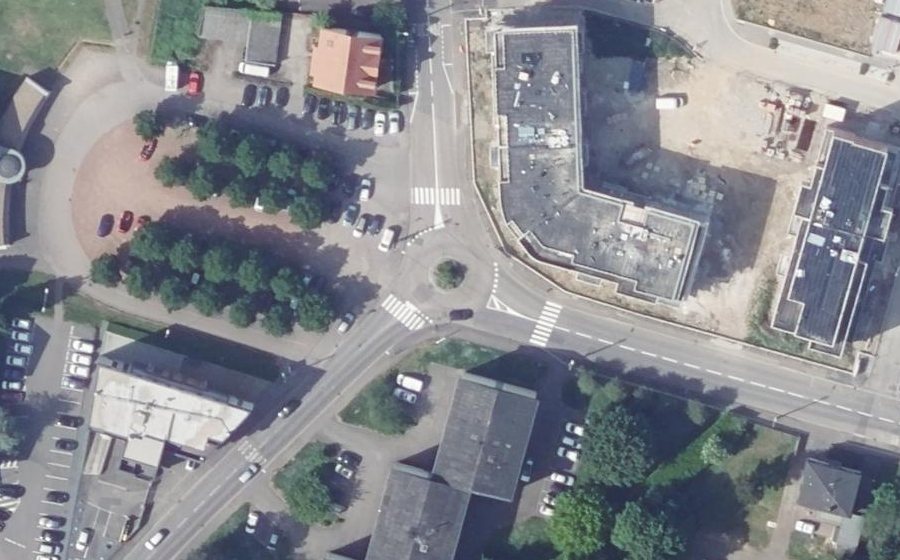 Vue aérienne du Rond-point anonyme n°283023064