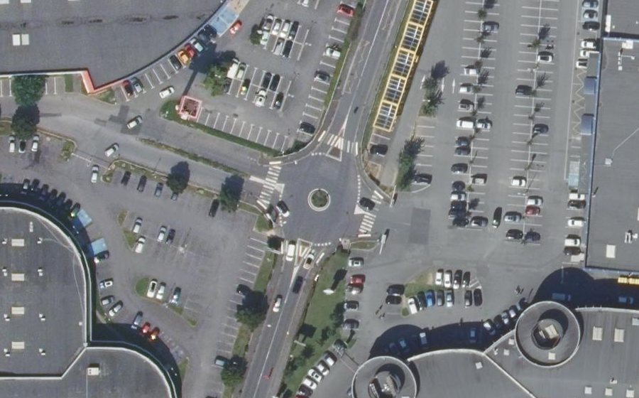 Vue aérienne du Rond-point anonyme n°283051449
