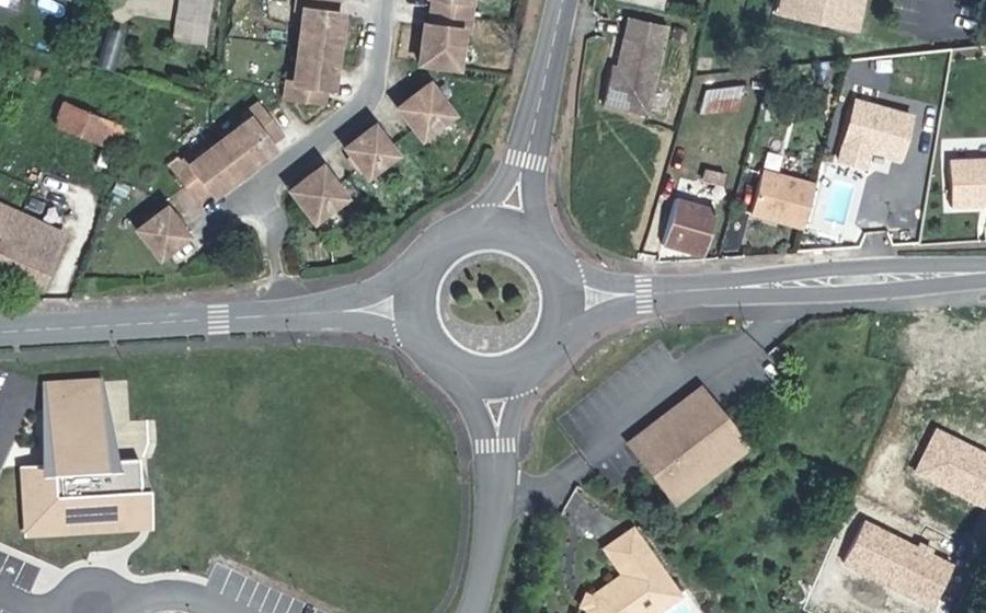Vue aérienne du Rond-point anonyme n°28307035