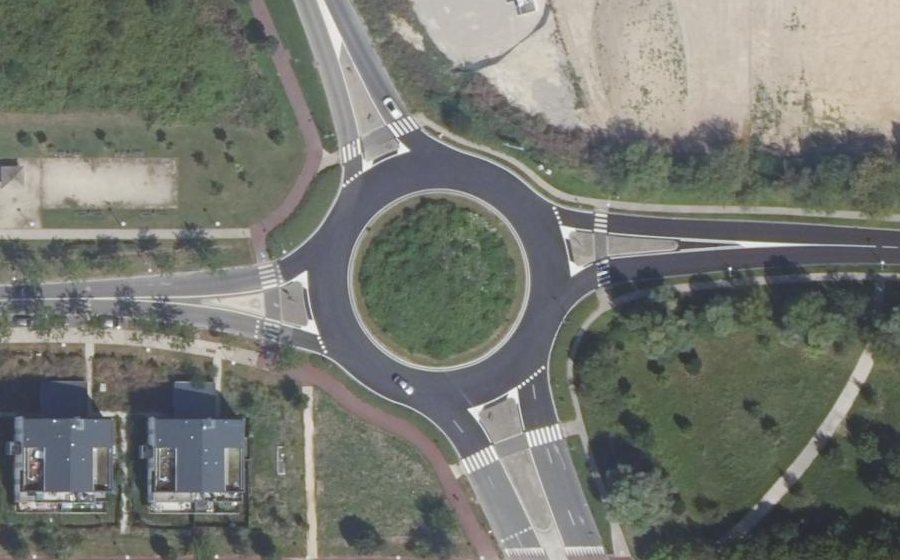 Vue aérienne du Rond-point anonyme n°283070589