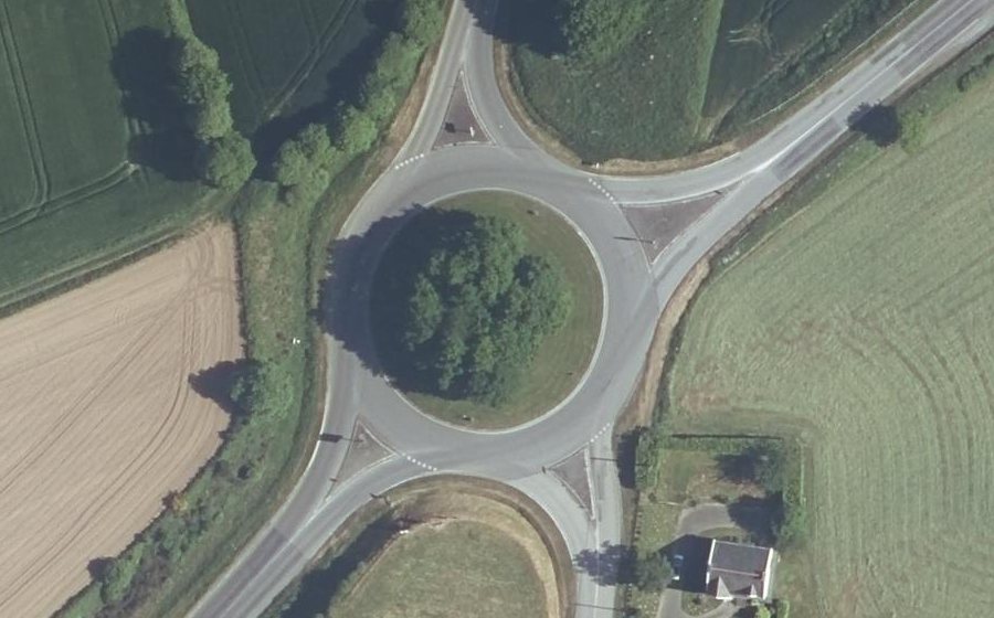 Vue aérienne du Rond-point anonyme n°28317072