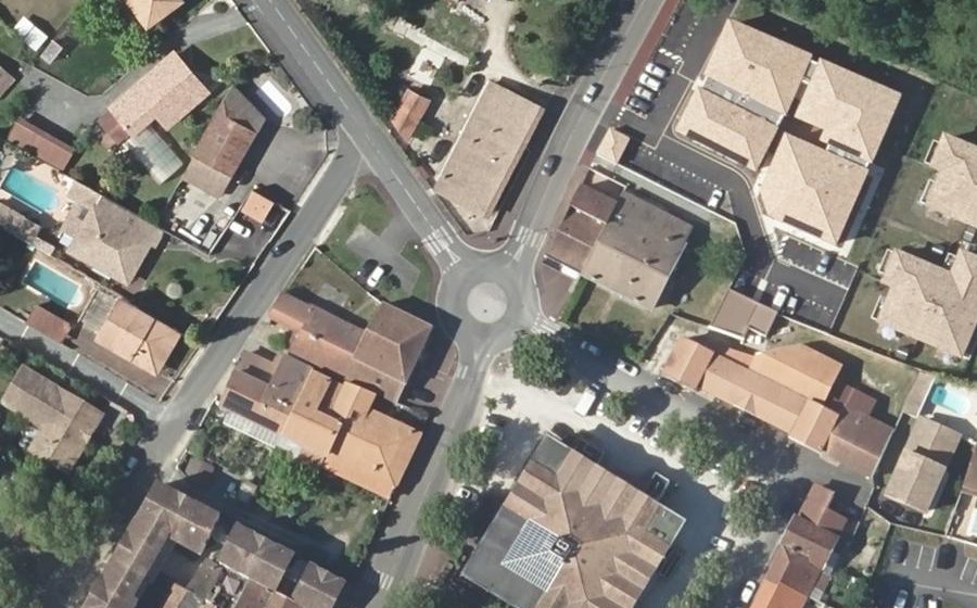 Vue aérienne du Rond-point anonyme n°28321403