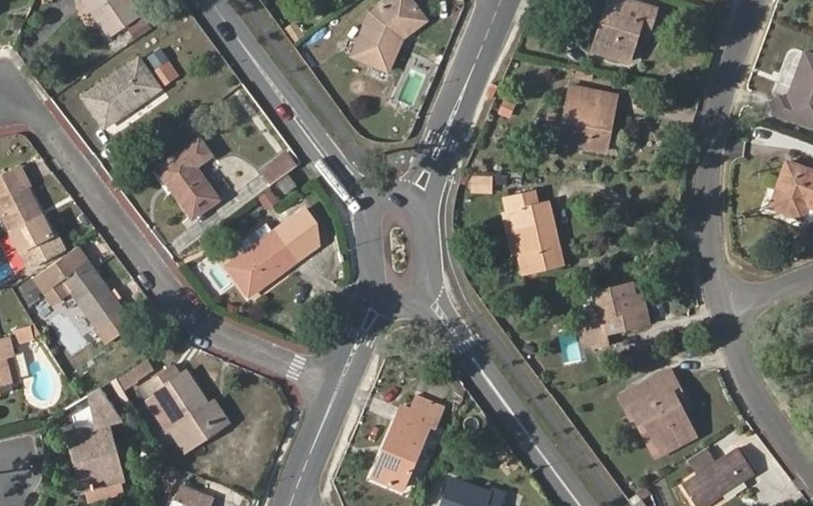 Vue aérienne du Rond-point anonyme n°28323083