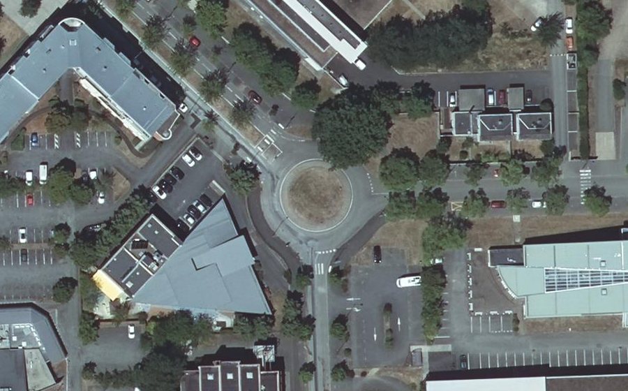 Vue aérienne du Rond-point anonyme n°28327663