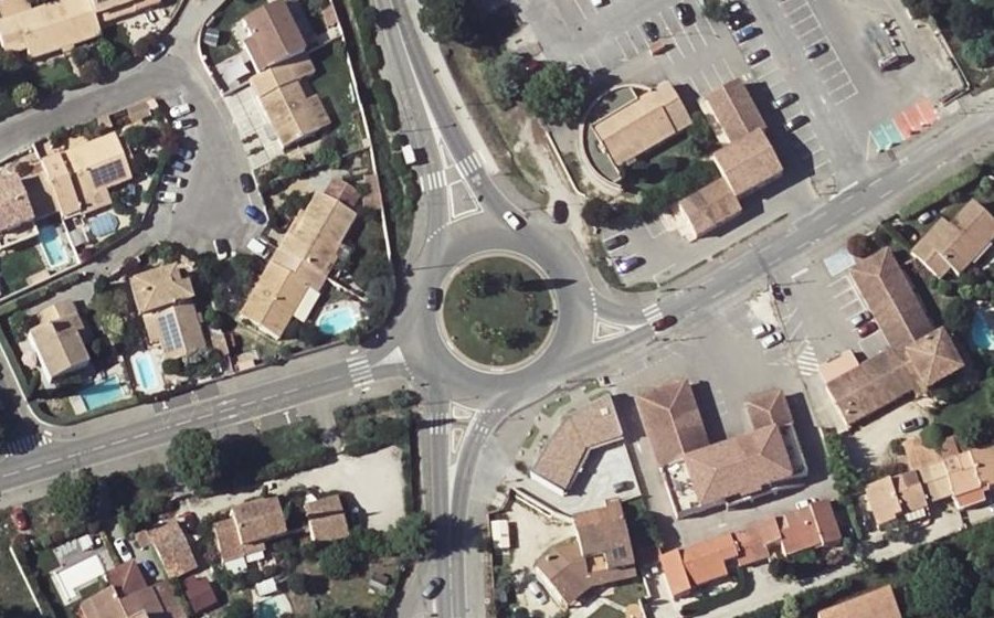 Vue aérienne du Rond-point anonyme n°28338088