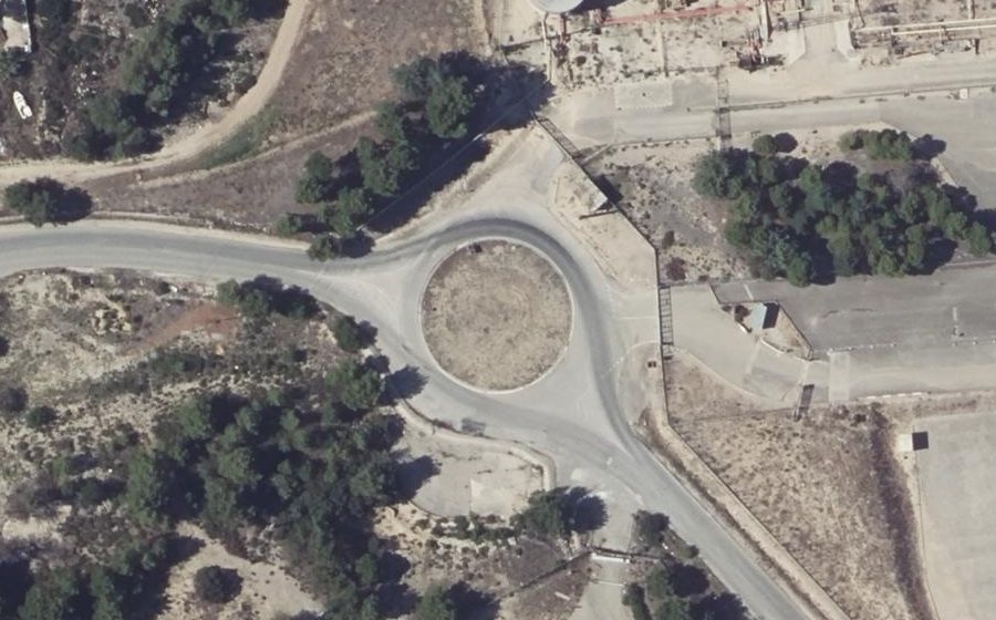 Vue aérienne du Rond-point anonyme n°28338355