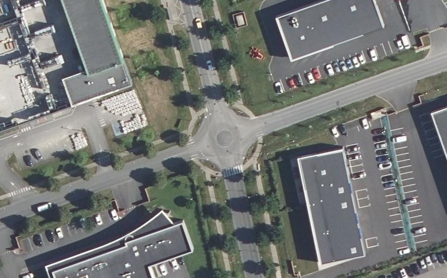 Vue aérienne du Rond-point anonyme n°283392828