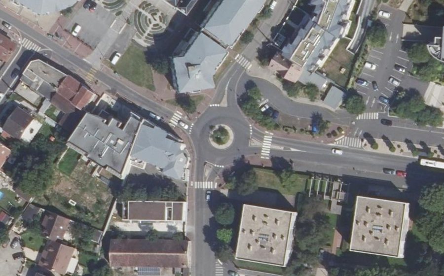 Vue aérienne du Rond-point anonyme n°283554870
