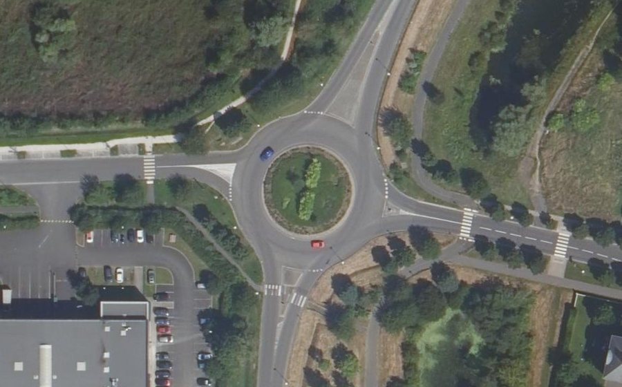Vue aérienne du Rond-point anonyme n°283554887