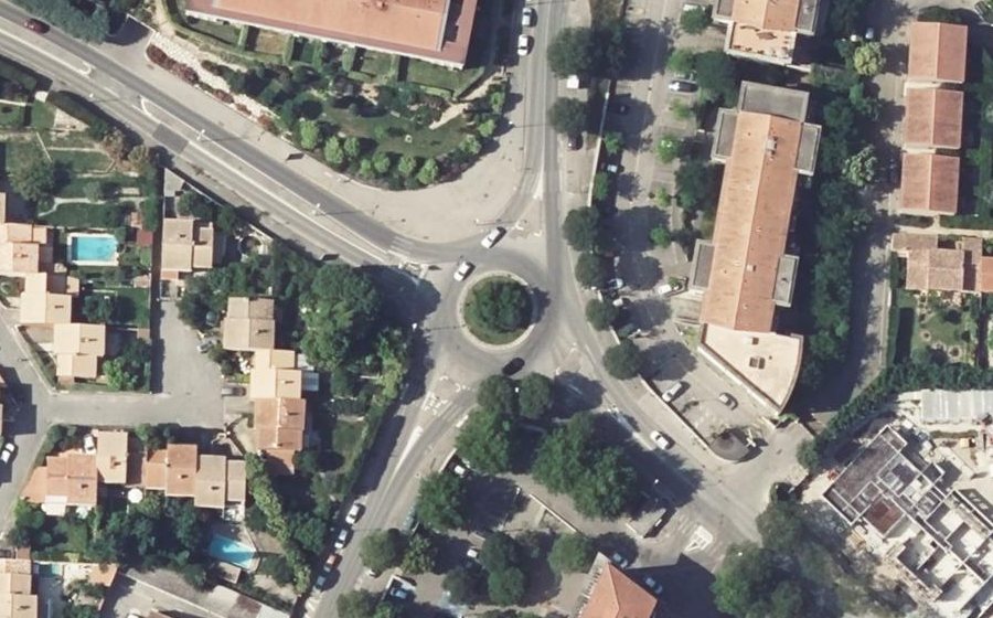 Vue aérienne du Rond-point anonyme n°28364759