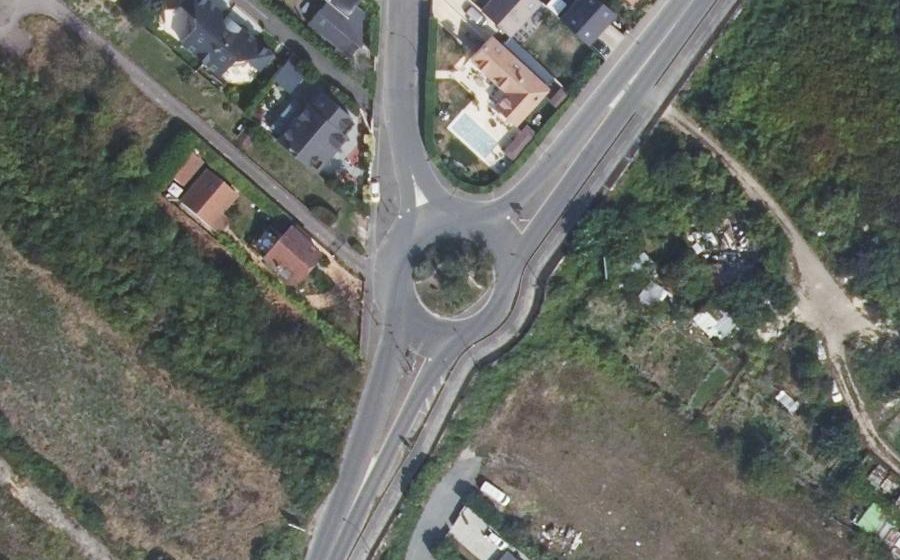 Vue aérienne du Rond-point anonyme n°28368733