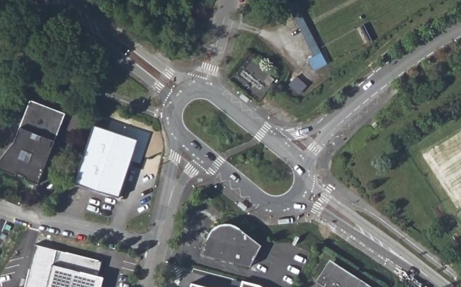 Vue aérienne du Rond-point anonyme n°28371926