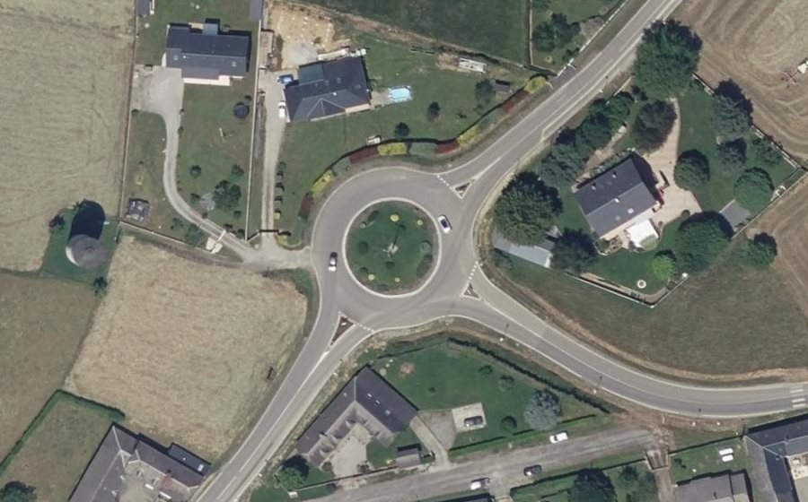 Vue aérienne du Rond-point anonyme n°28373592