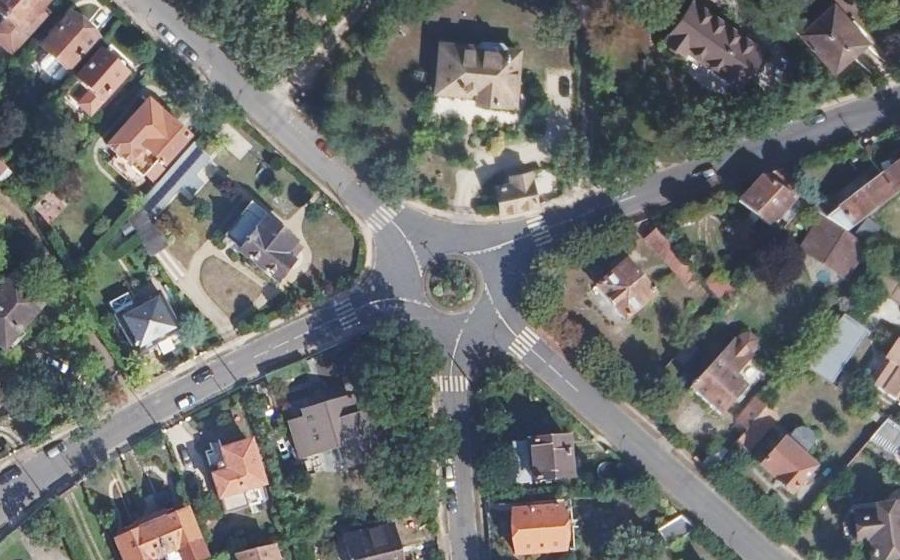 Vue aérienne du Rond-point anonyme n°28375071