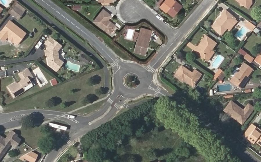Vue aérienne du Rond-point anonyme n°28378217