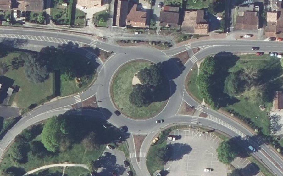 Vue aérienne du Rond-point anonyme n°28385197