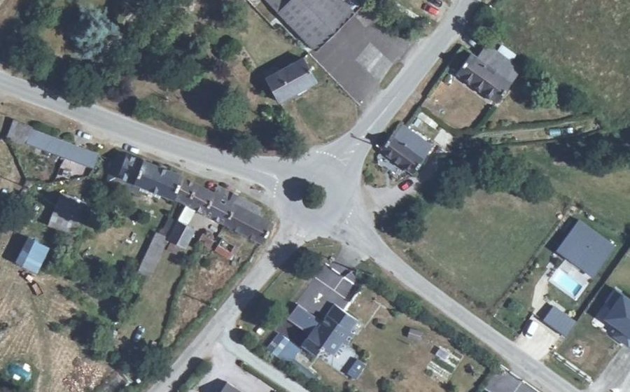 Vue aérienne du Rond-point anonyme n°28385773