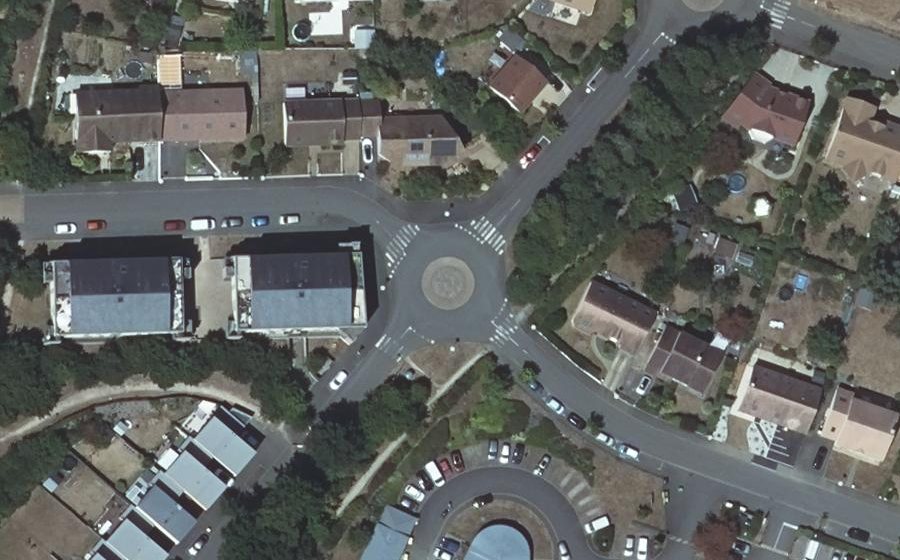 Vue aérienne du Rond-point anonyme n°28386675