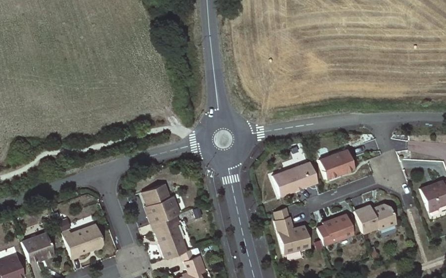 Vue aérienne du Rond-point anonyme n°28386759