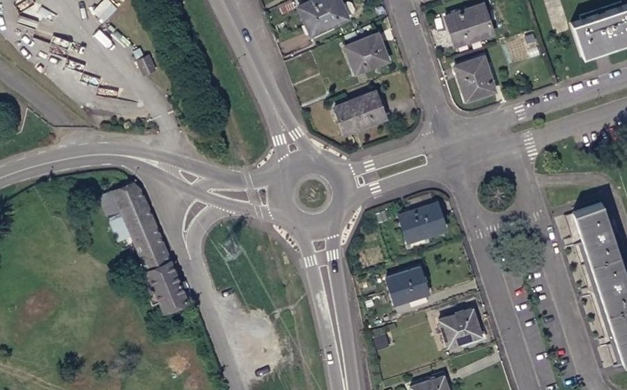 Vue aérienne du Rond-point anonyme n°28391014