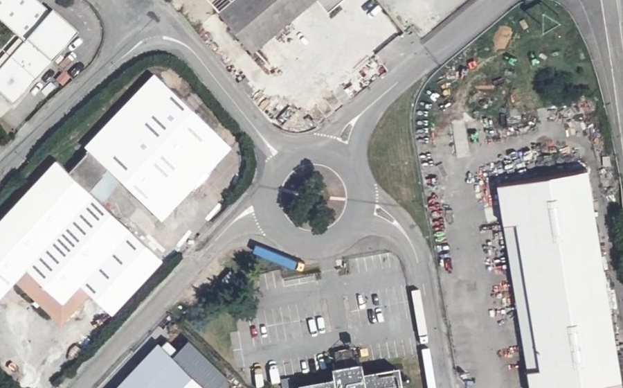 Vue aérienne du Rond-point anonyme n°28413357
