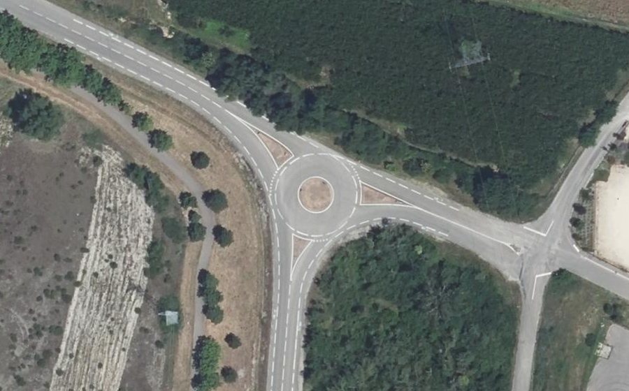 Vue aérienne du Rond-point anonyme n°28413360
