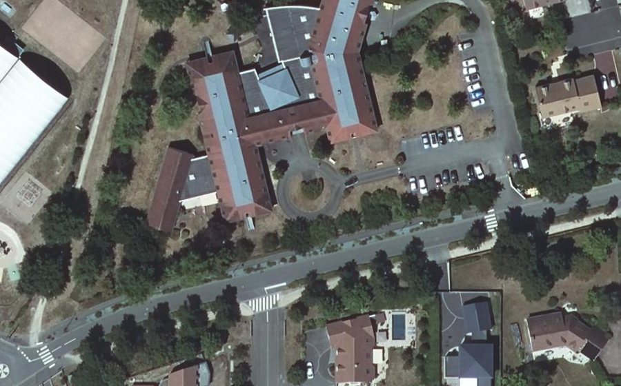 Vue aérienne du Rond-point anonyme n°28414318