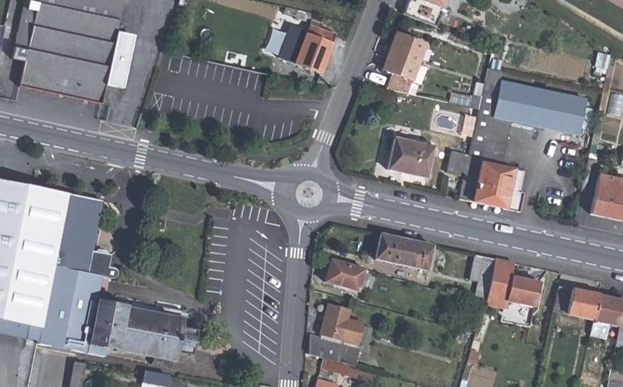Vue aérienne du Rond-point anonyme n°284186101