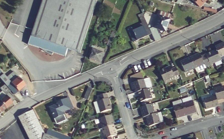 Vue aérienne du Rond-point anonyme n°284191928