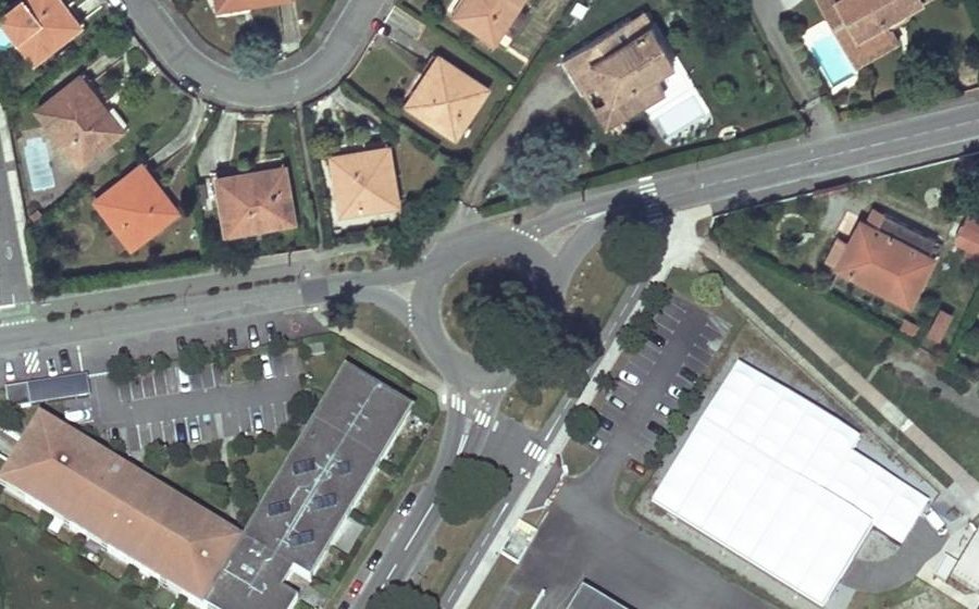 Vue aérienne du Rond-point anonyme n°28419873