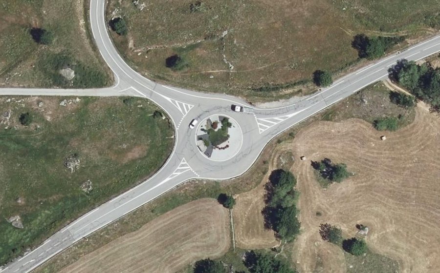 Vue aérienne du Rond-point anonyme n°28422390