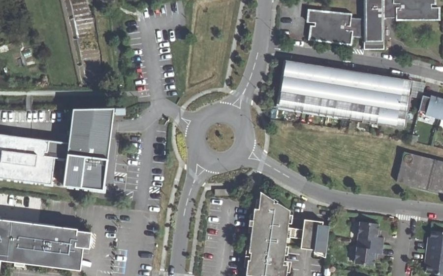 Vue aérienne du Rond-point anonyme n°284262214