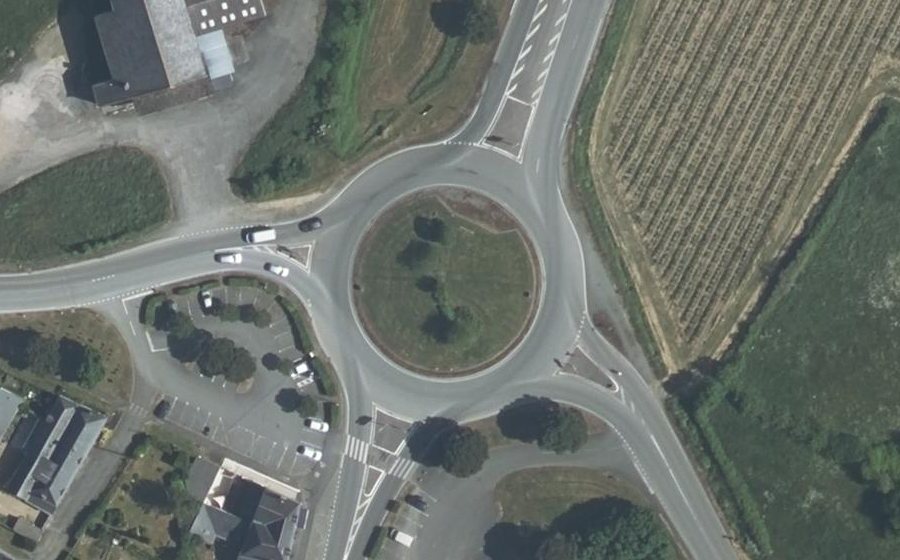 Vue aérienne du Rond-point anonyme n°28427100