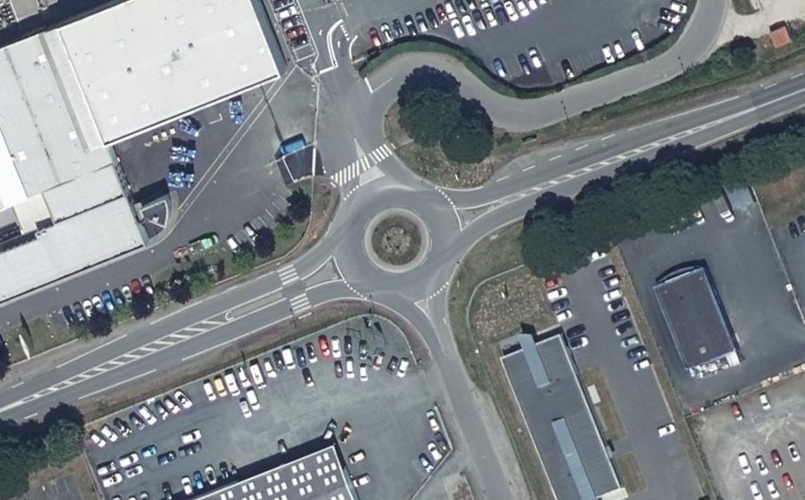 Vue aérienne du Rond-point anonyme n°284296076