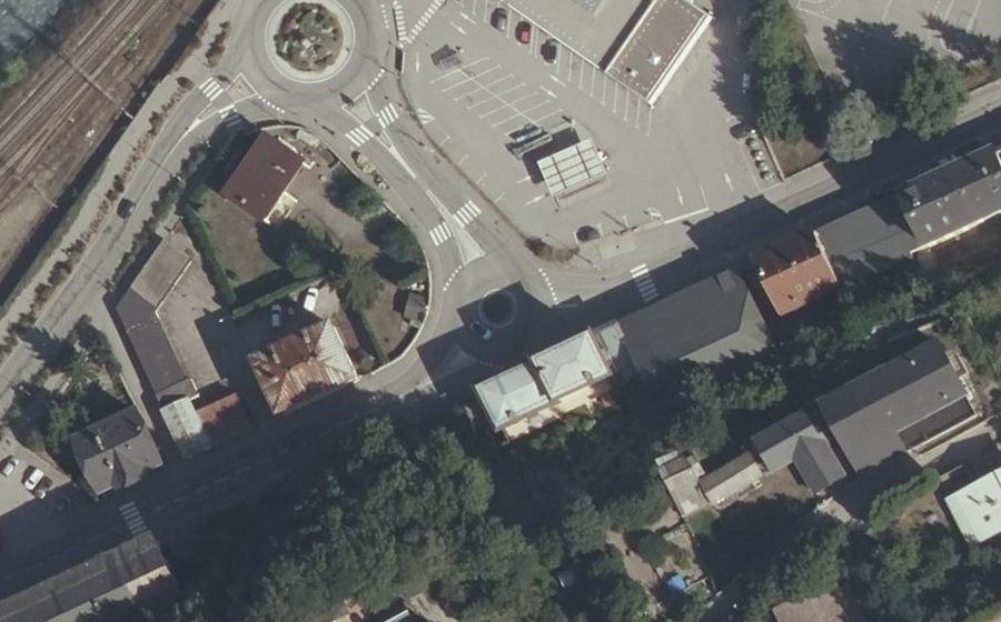Vue aérienne du Rond-point anonyme n°284316327