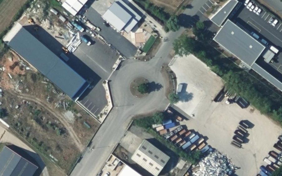 Vue aérienne du Rond-point anonyme n°284320055